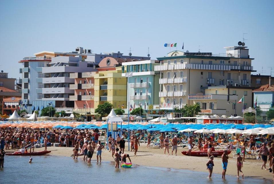 Hotel Titanus Bellaria-Igea Marina Exterior foto